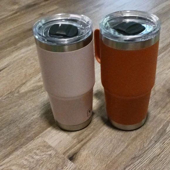 2 Yeti 20 Oz Ramblers With Mag Slide Lids - Picture 7 of 11